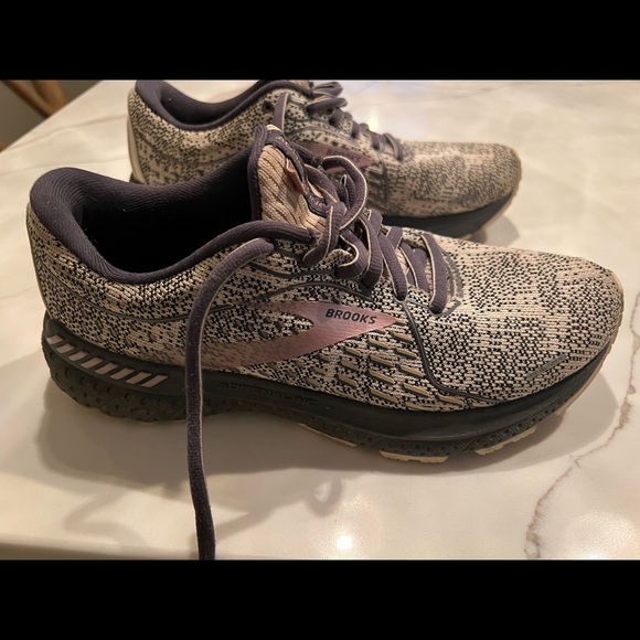 Brooks running shoes - Picture 2 of 5